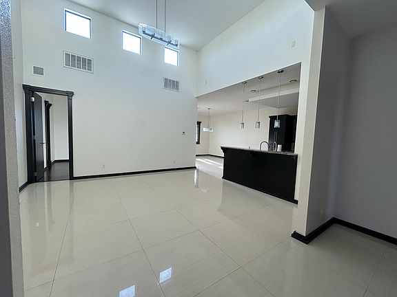 5th image of 7741 Oak Landing Dr
