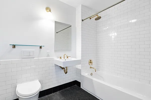 Rented by Greystar | media 6