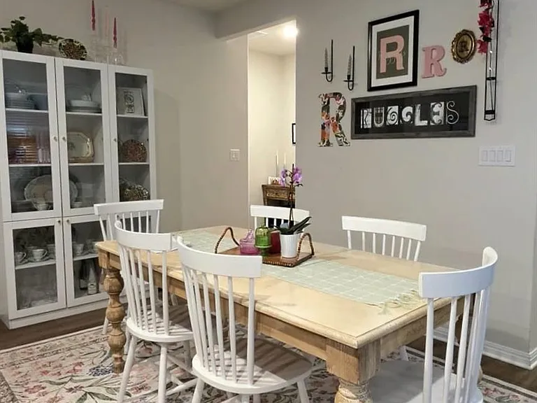 221 Travis Ln — Photo 6