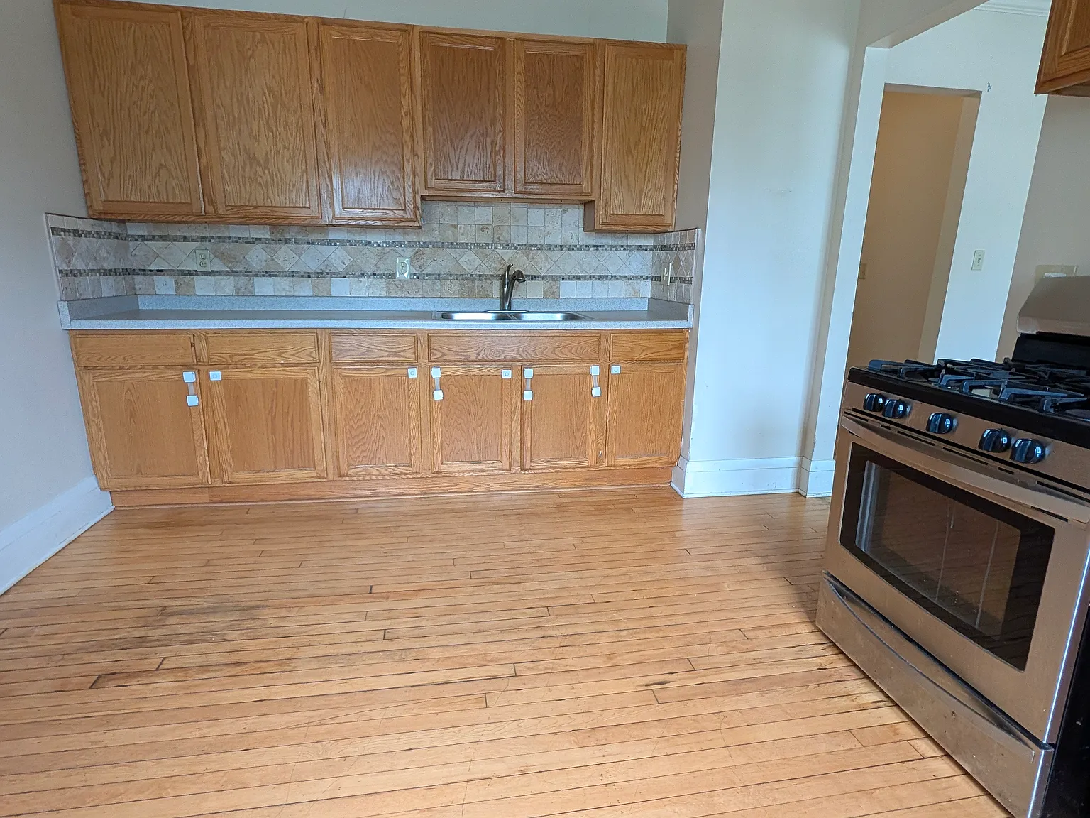 2614-16-20 S Logan Ave — Photo 2