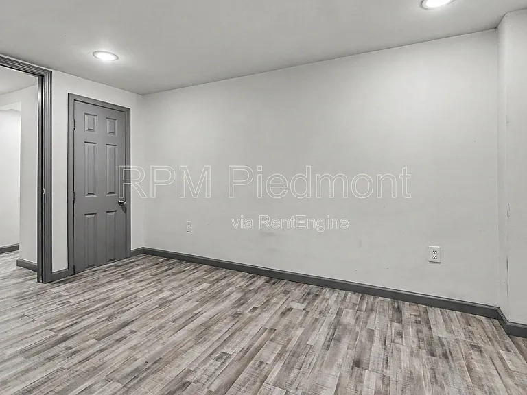 3181 Church St #C — Photo 15