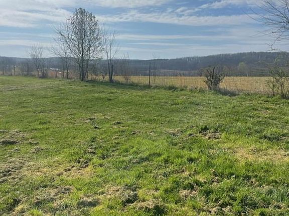 3rd image of 520 Lowe Rd