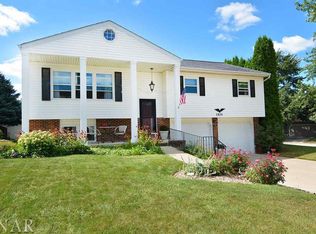 2820 Richard Rd, Bloomington, IL 61704