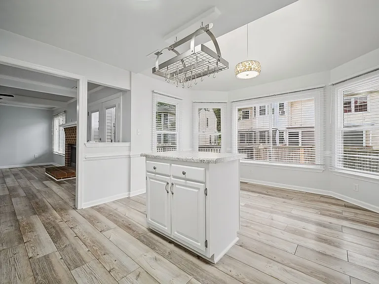809 Bishop Ct — Photo 11