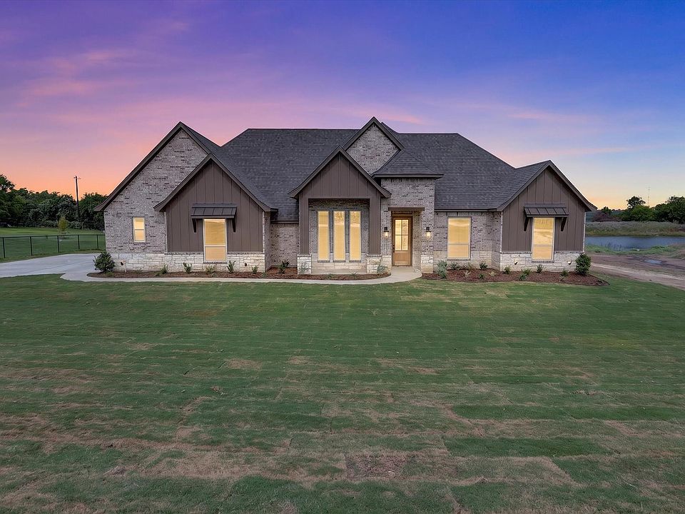 1st image of 471 Red Bird Dr
