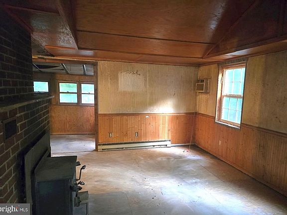 3rd image of 5770 Grouse Rd