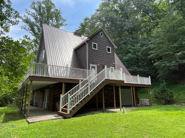 102 Murray Rd, Hurricane, WV 25526