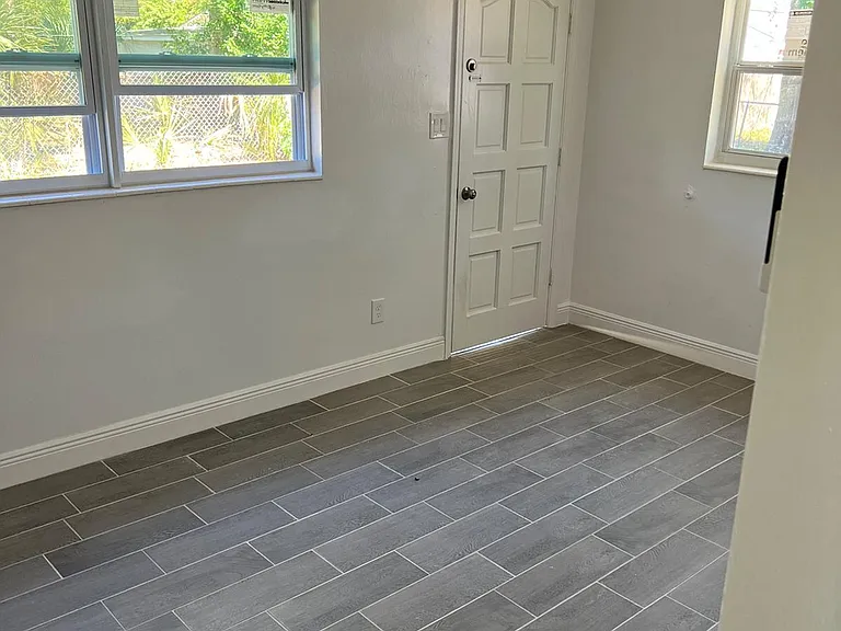 4421 N Clark Ave #A — Photo 6