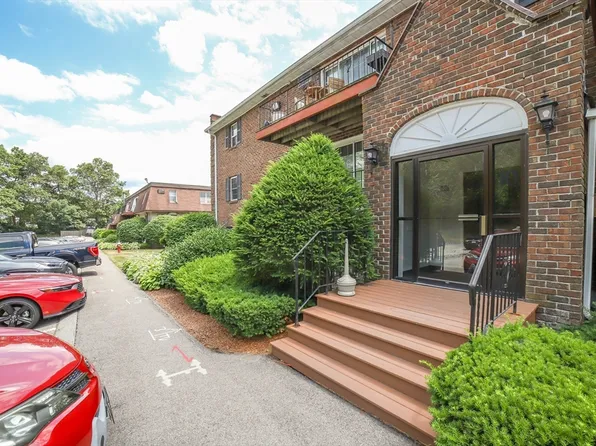 10 Williamsburg Ct Unit 3, Shrewsbury, MA 01545