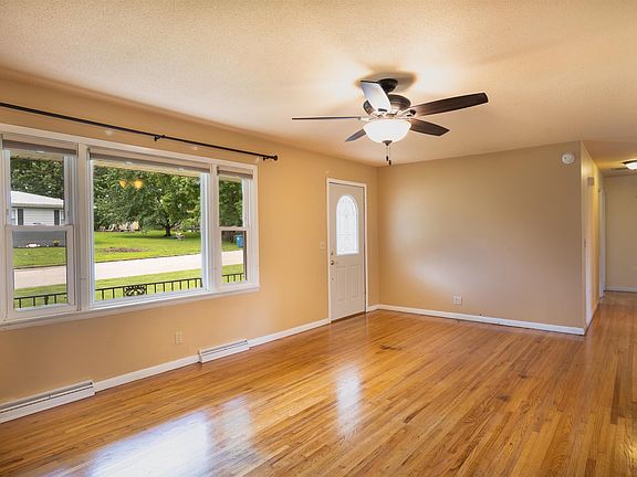 2nd image of 1004 Gayle St
