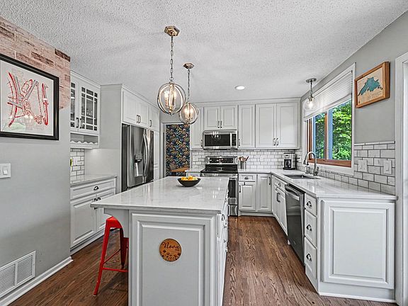 4th image of 1195 Silverwood Rd