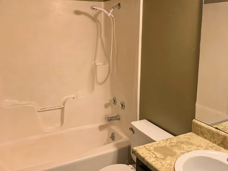 223 S Meadowview Ave — Photo 2