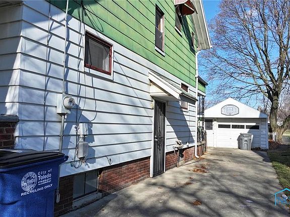 3rd image of 744 Dryden Dr