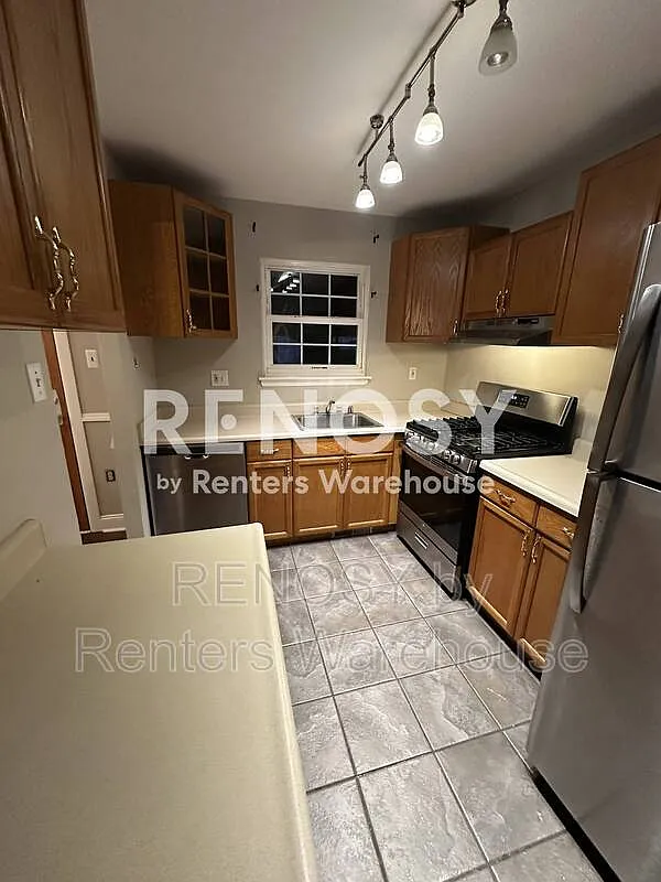 3 bed, 2.0 bath, 2000 sqft, $2,100 — Photo 1