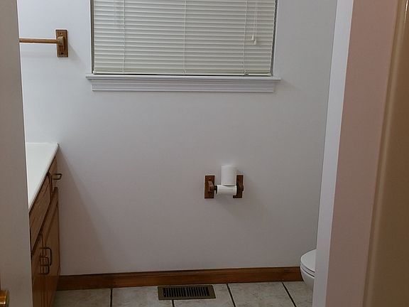 5th image of 2620-622 W Main St