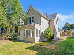 1098 Woodbridge St, Saint Paul, MN 55117