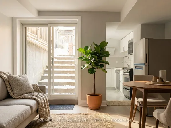 6A Tedder St, Toronto, ON M6M 0A6