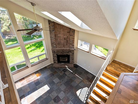5th image of 7628 Colony Ct NE