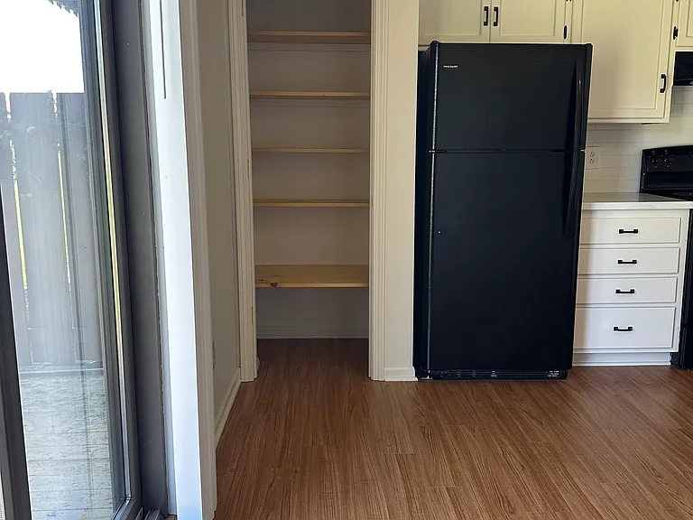 1110 Jeff Cir #1110 — Photo 6