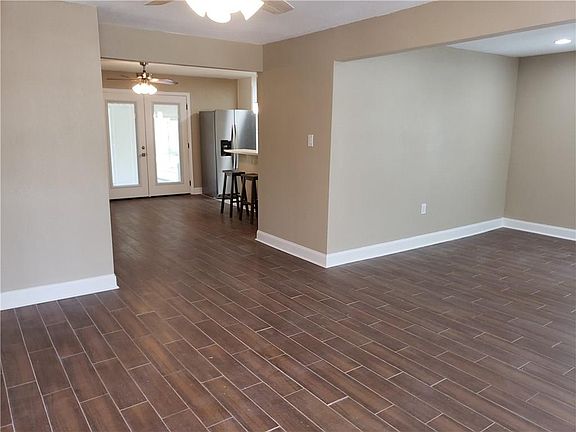 4th image of 624 Baron Ln