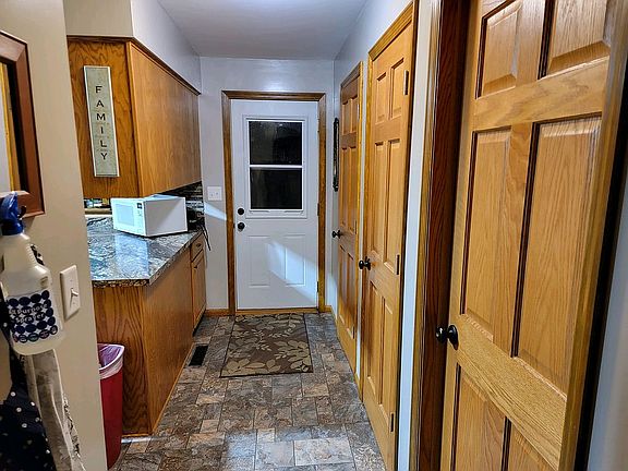 4th image of 709 Mackenzie St NE