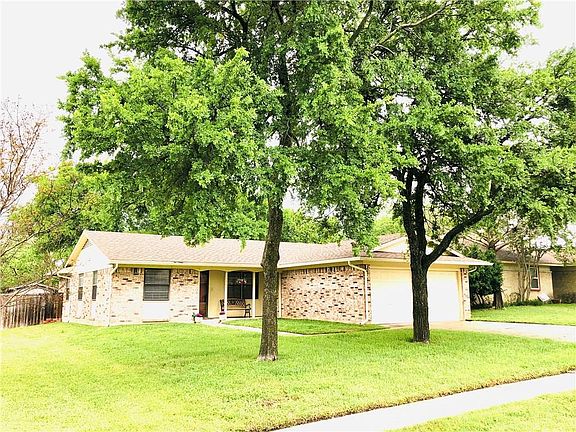 3rd image of 1006 Phillips Dr