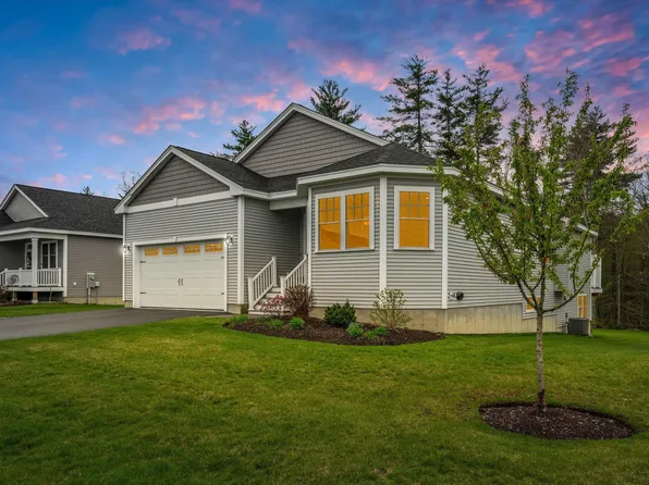 28 Blackstone Drive, Raymond, NH 03077