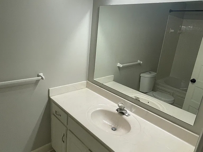 664 NE Clubhouse Dr — Photo 7