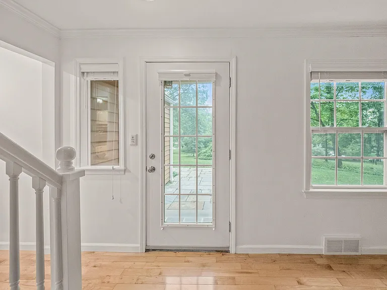 27180 Wellington Rd — Photo 7