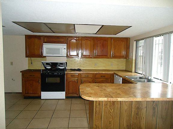 3rd image of 5637 Windsor Forest Dr