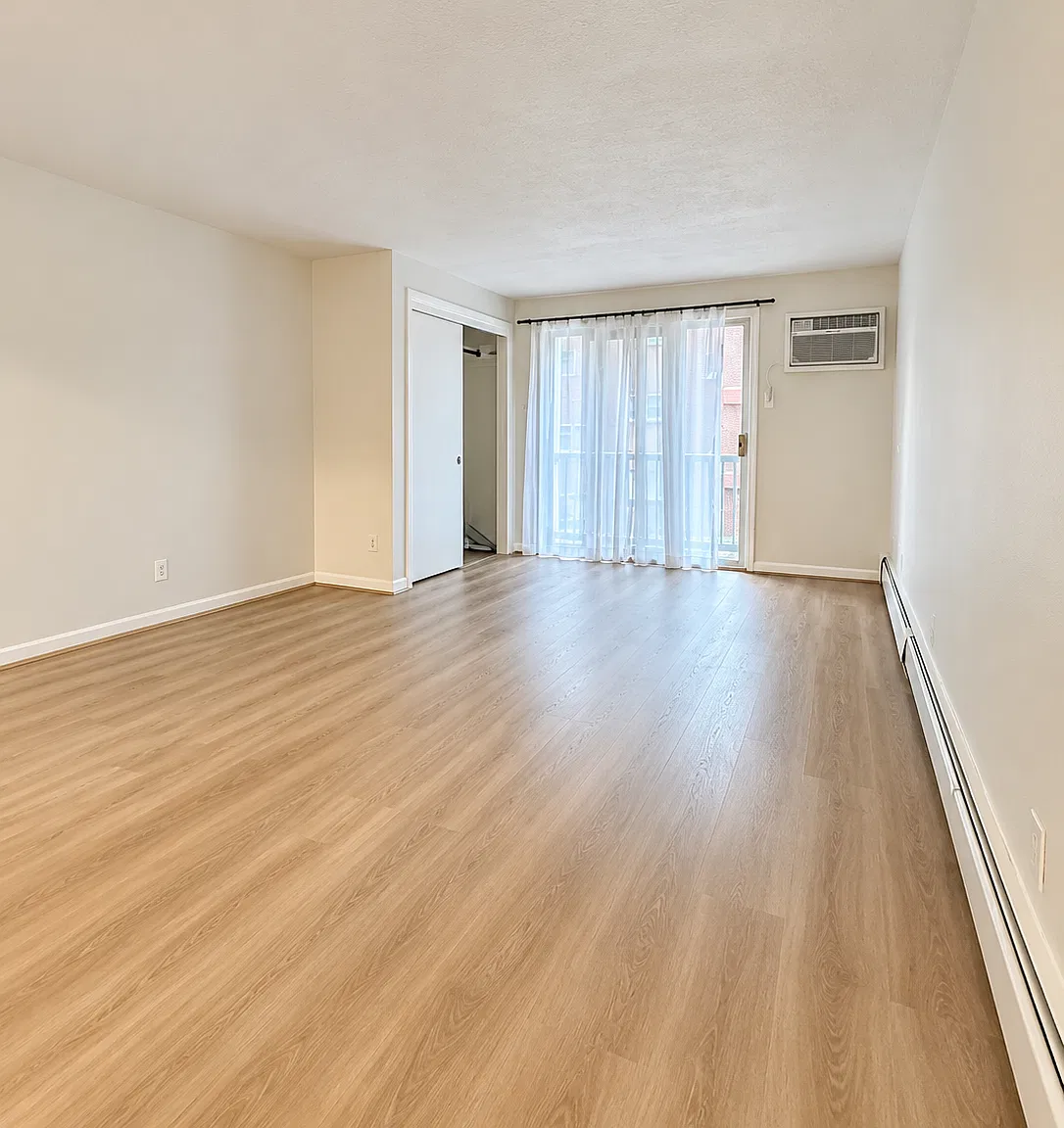 Studio, $1,675 — Photo 4