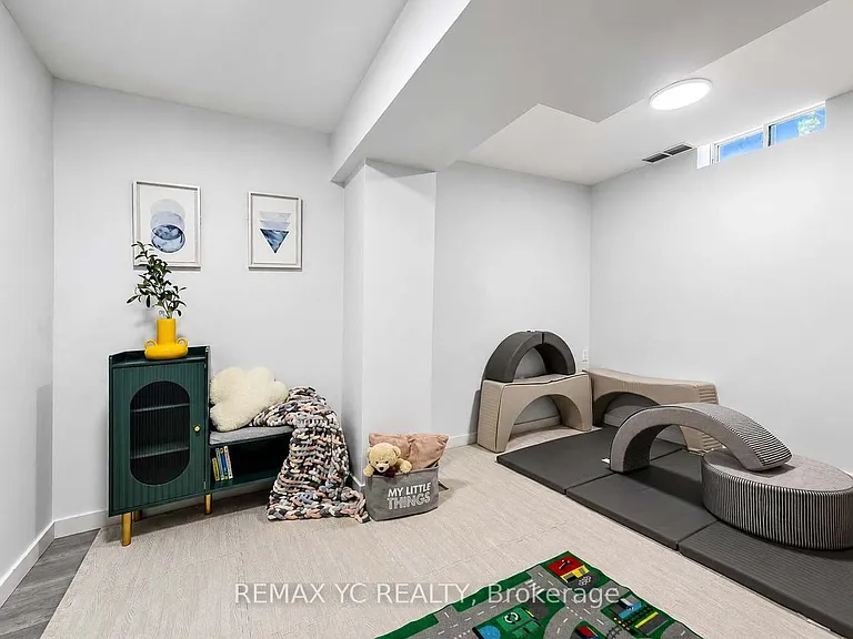 38 Pickett Cres — Photo 16