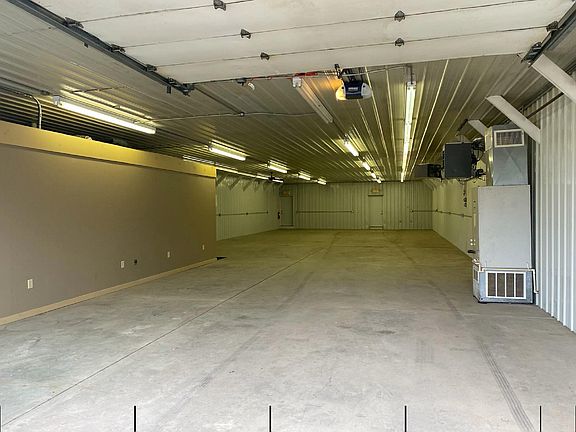 3rd image of 605 S 1st St