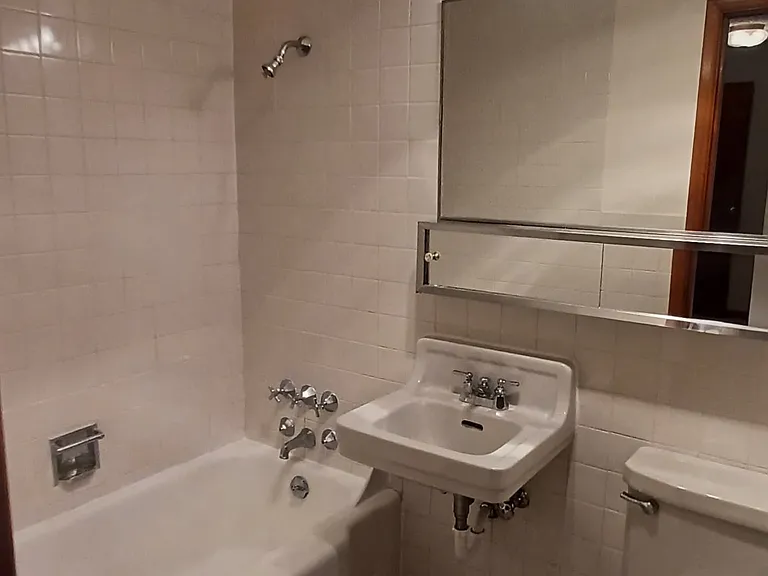 4420 SW Admiral Way #203 — Photo 8