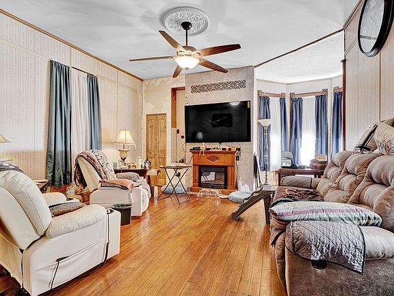 4th image of 150 W Webster St