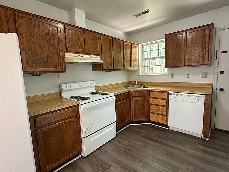 270 Albert Ct — Photo 13