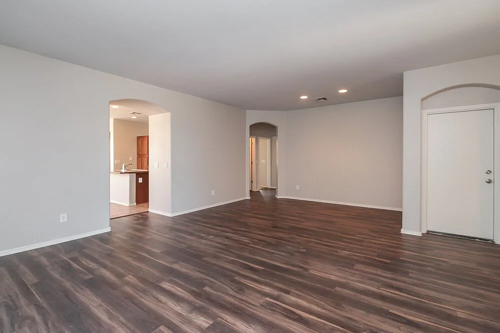 4 bed, 2.0 bath, 2034 sqft, $2,550 — Photo 3