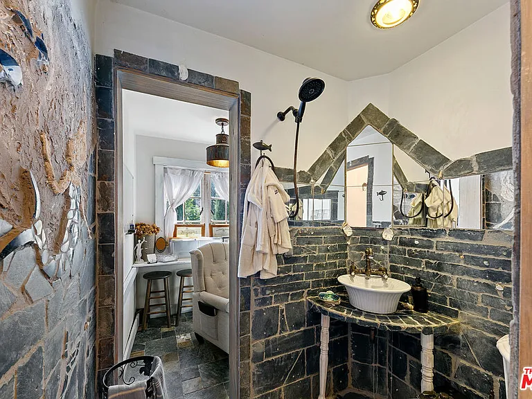 2851 Seabreeze Dr — Photo 14