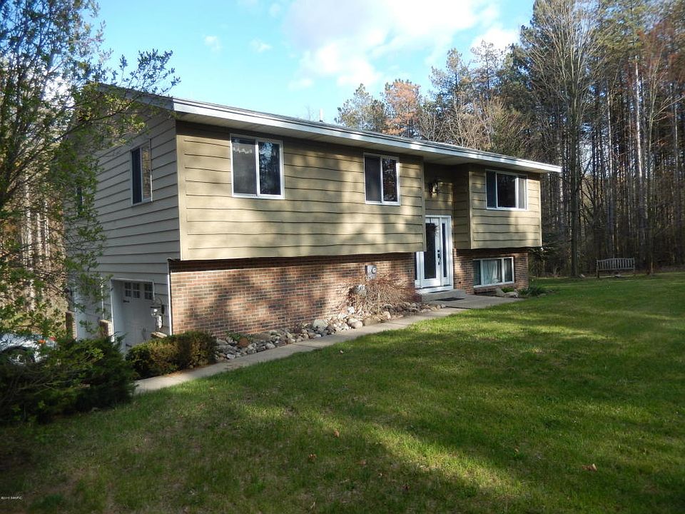 1st image of 300 Frederick Dr