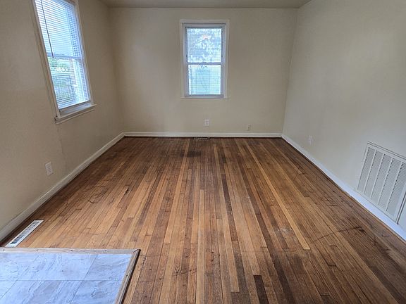 4th image of 1913 Chelsea St