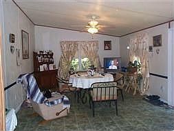 4th image of 27 Leslie Cir