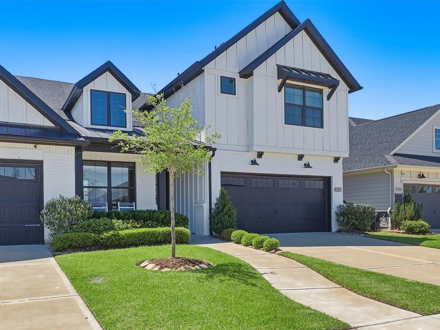 3 bed, 2.5 bath, 2113 sqft, $2,800 — Photo 3