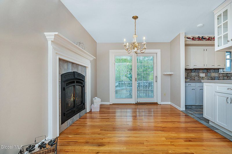 4th image of 104 Orlando Avenue