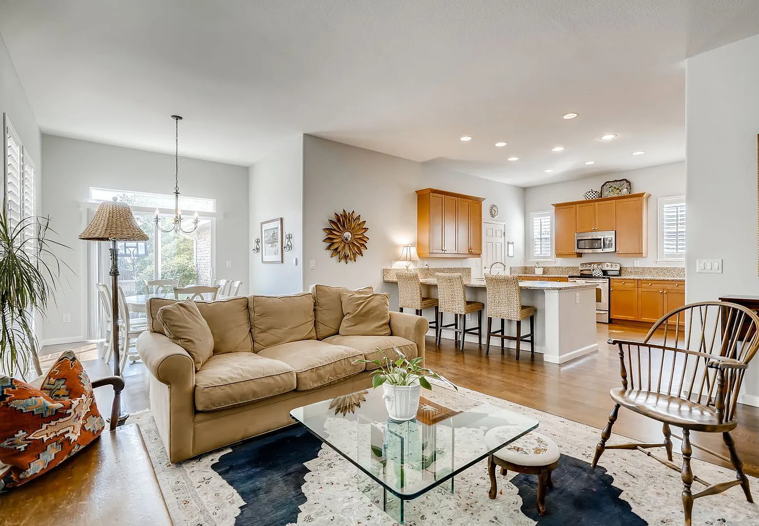 3 bed, 3.0 bath, 2902 sqft, $3,663 — Photo 3