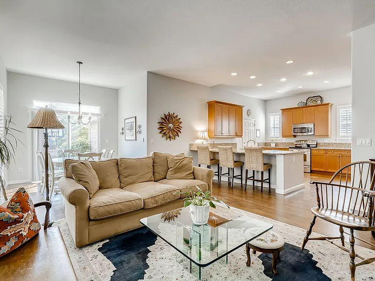 1020 Ulster St — Photo 2