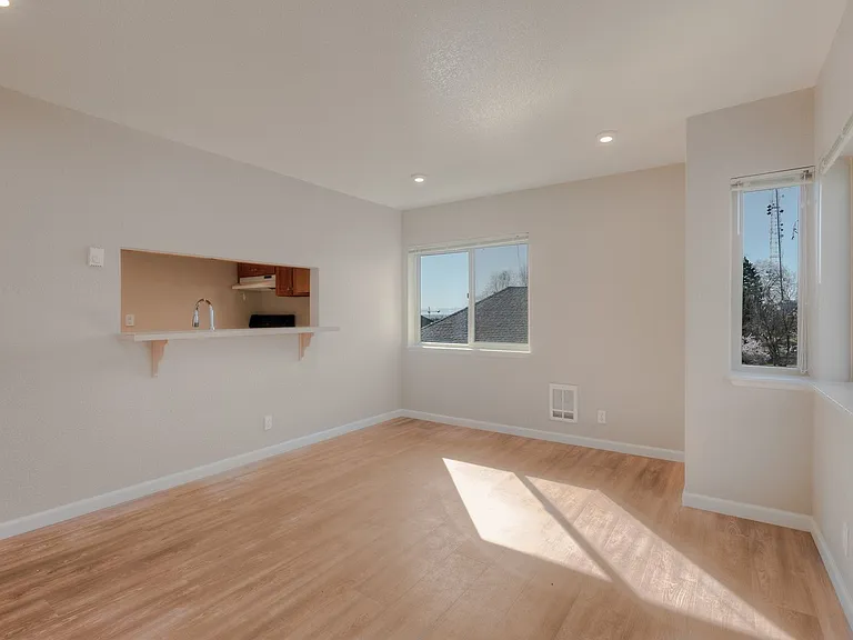 Genesis Apartments — Photo 4