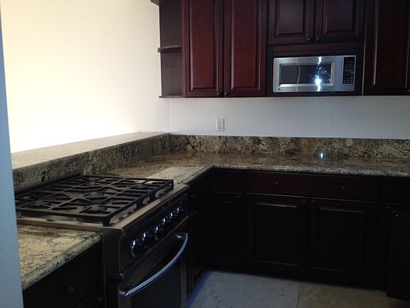 3rd image of 504 Oak Dr