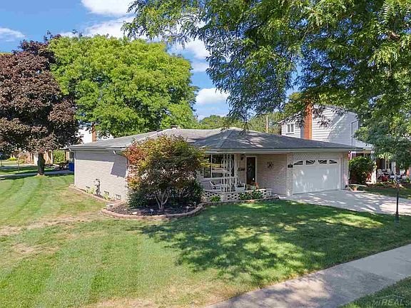 4th image of 30711 Roselawn Dr