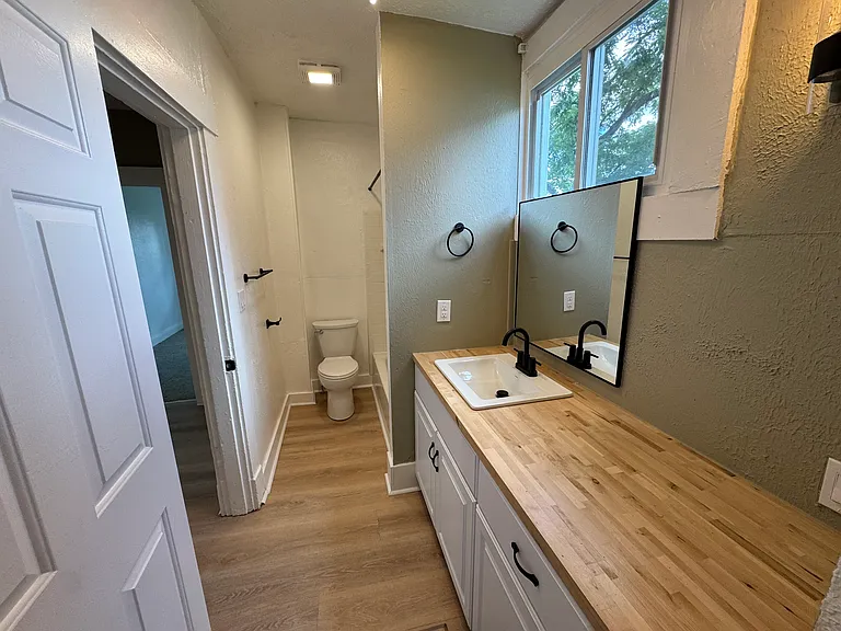 129 Wilson St — Photo 8