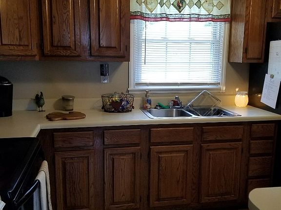 4th image of 517 E Coyner Ave